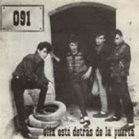 Ella está detrás de la puerta